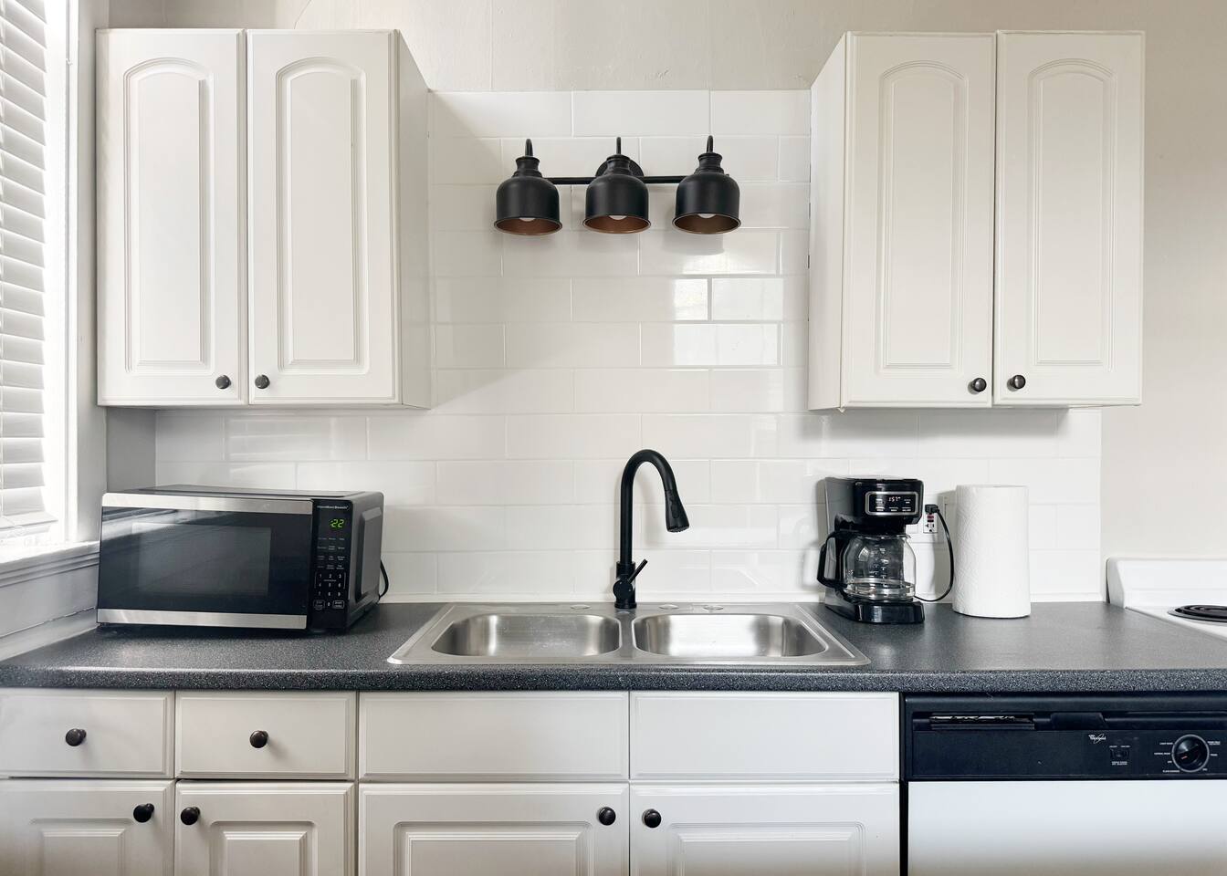 The Harrison A | QUEEN 1BD/1BA Apt near Riverfront