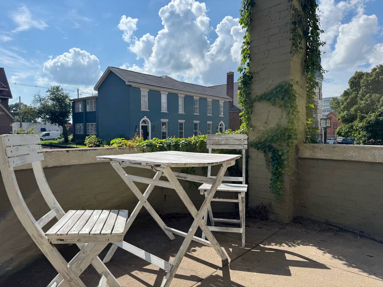 The Harrison A | QUEEN 1BD/1BA Apt near Riverfront