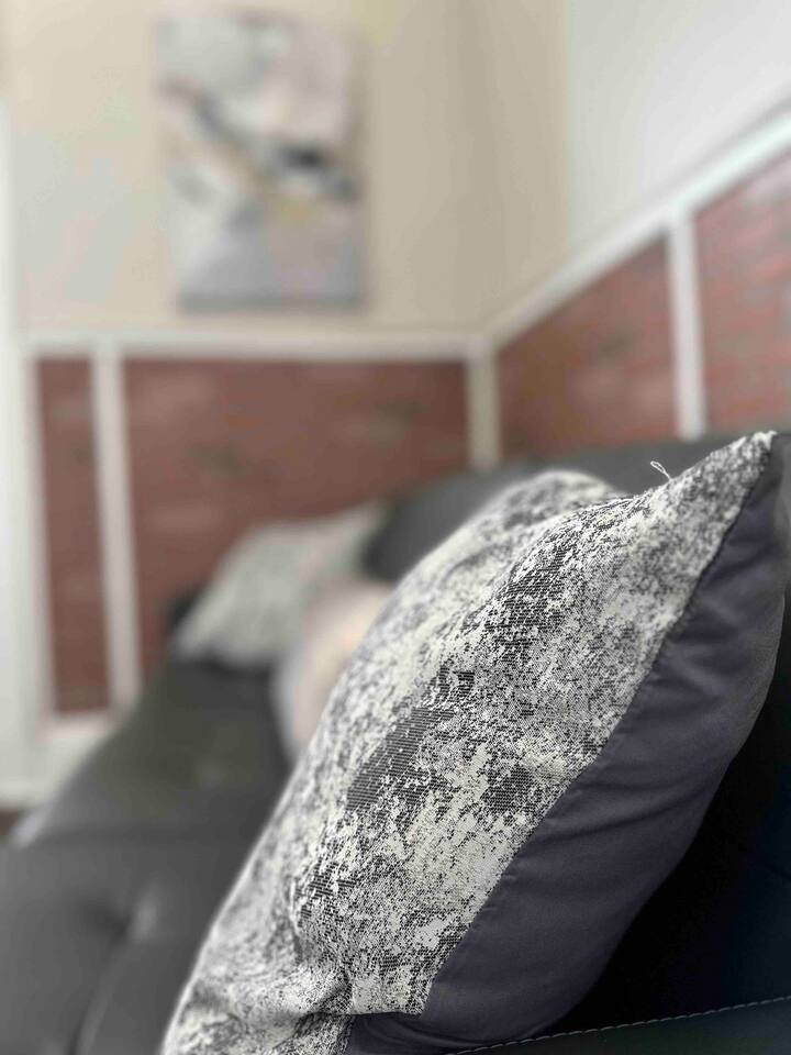 The Harrison A | QUEEN 1BD/1BA Apt near Riverfront photo 5