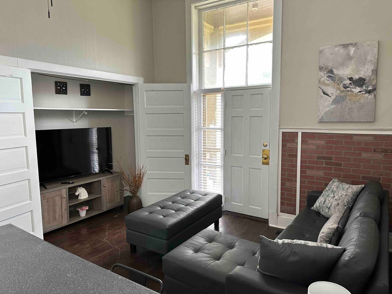 The Harrison A | QUEEN 1BD/1BA Apt near Riverfront