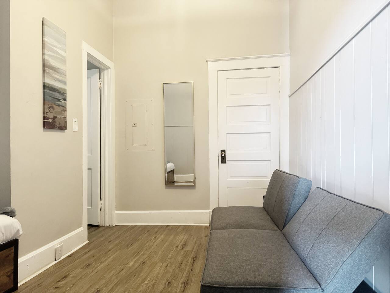 The Harrison A | QUEEN 1BD/1BA Apt near Riverfront