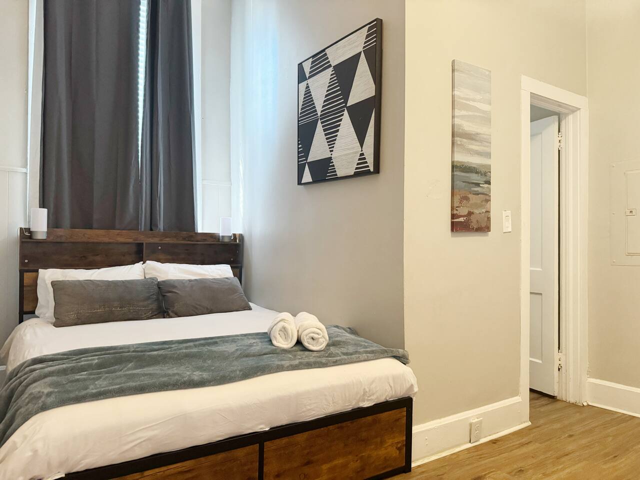 The Harrison A | QUEEN 1BD/1BA Apt near Riverfront