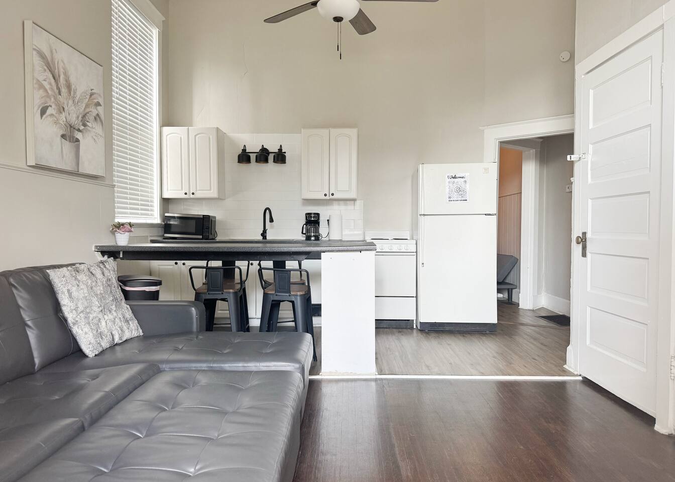 The Harrison A | QUEEN 1BD/1BA Apt near Riverfront