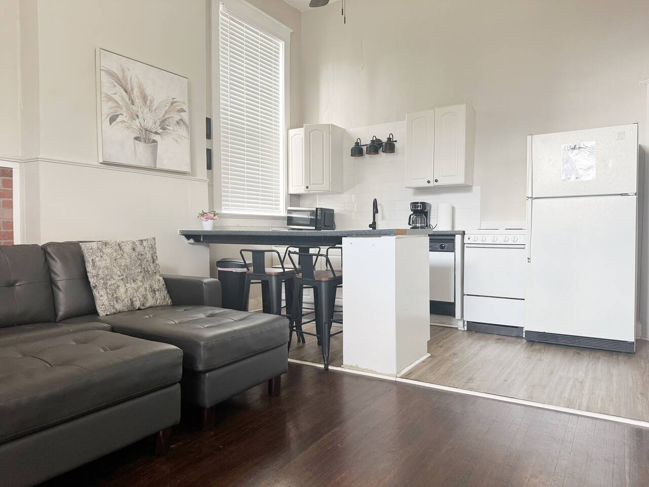 The Harrison A | QUEEN 1BD/1BA Apt near Riverfront