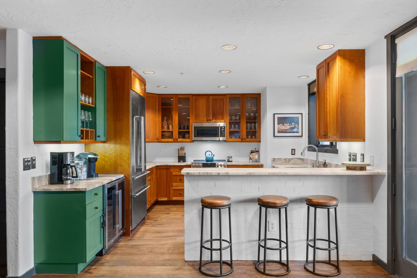 Great for Groups-Two Main Suites-Easy Walk to Base