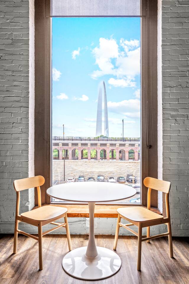 Brick & Bed Loft - Wake Up to Arch Views