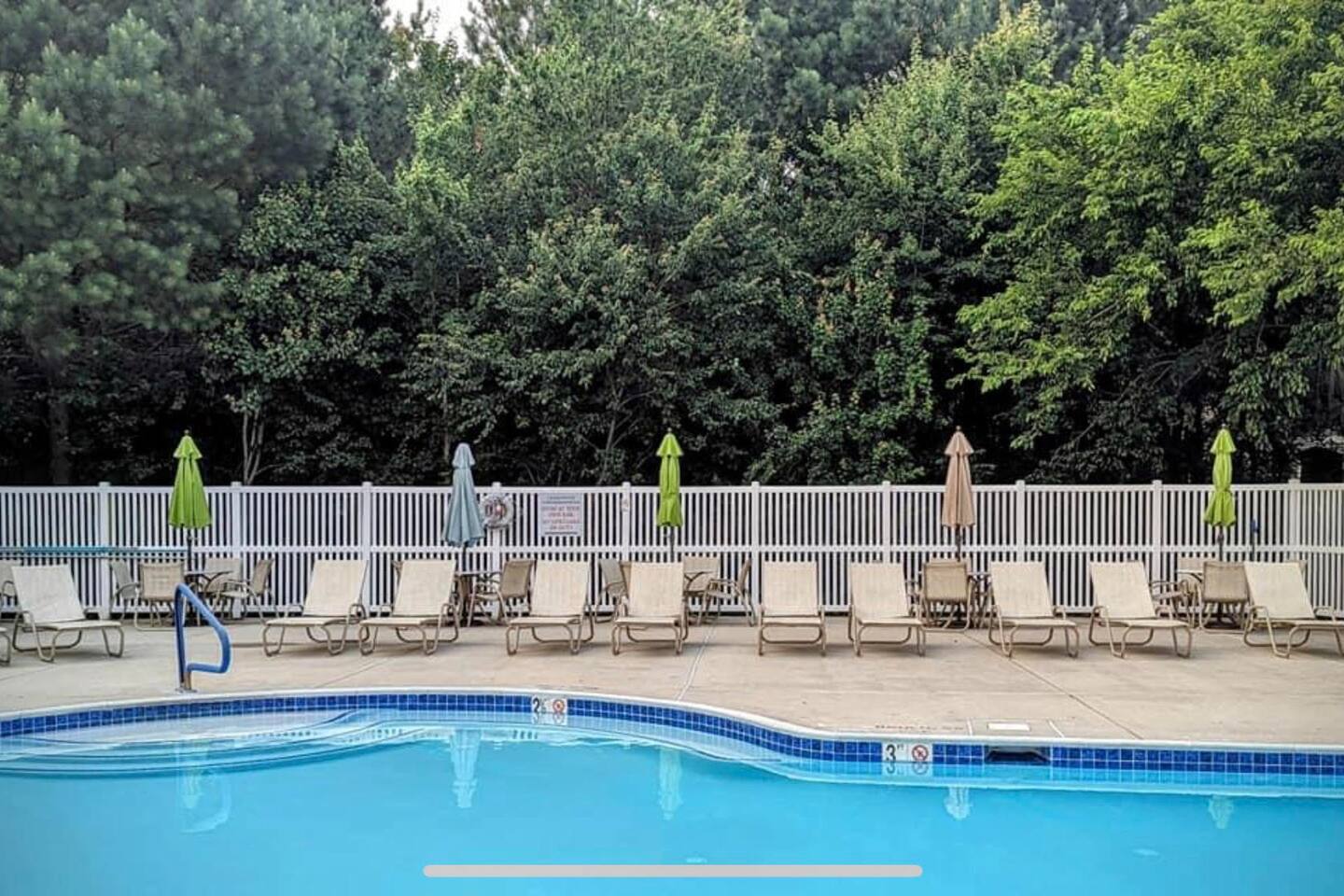 Cozy Creekwood Condo - Relaxing Getaway - W/ Pool photo 30