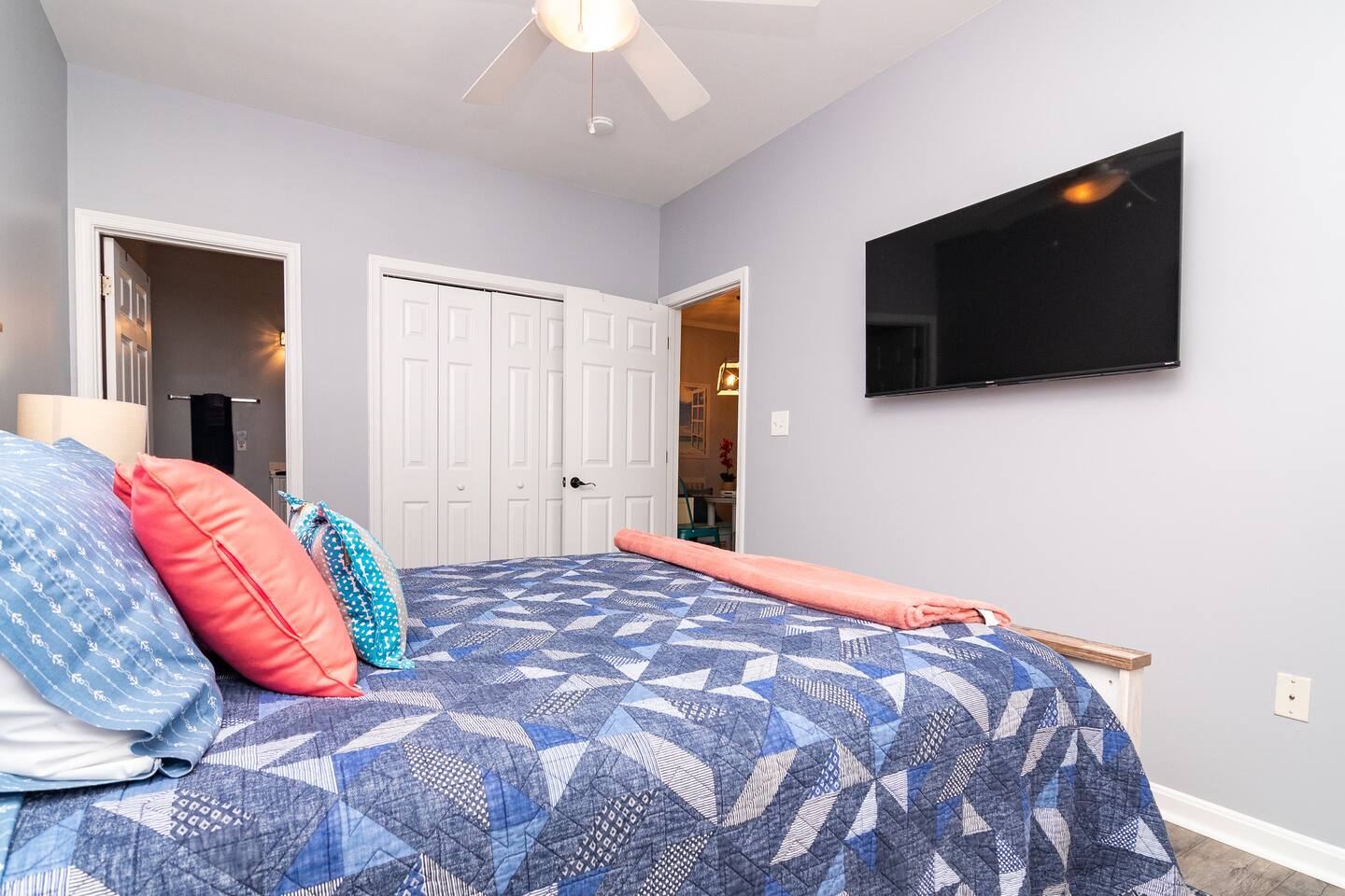 Blue Oasis Retreat - Pool Access - 2BR photo 38