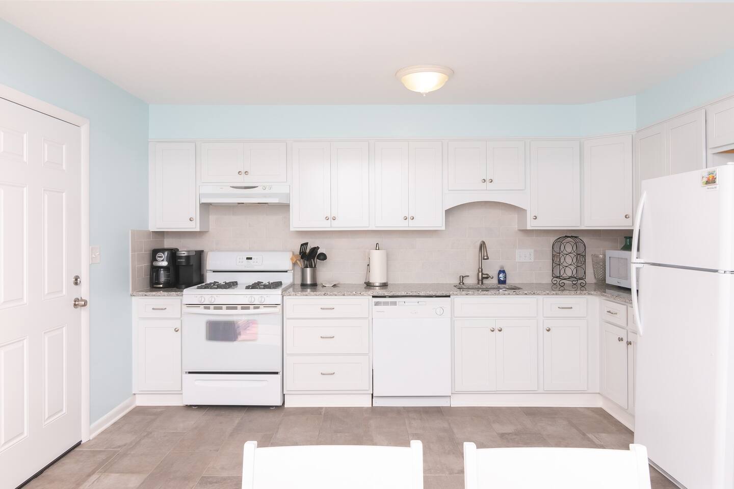 *Walk to the Beach* Ocean Block Condo - Pool photo 24