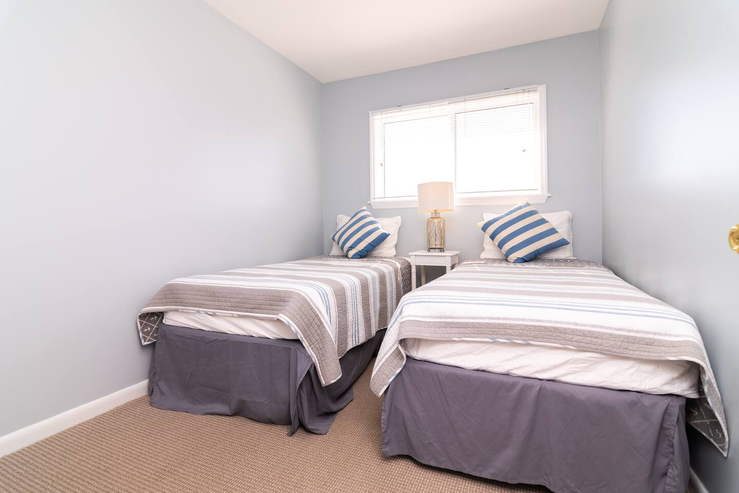 *Walk to the Beach* Ocean Block Condo - Pool photo 19