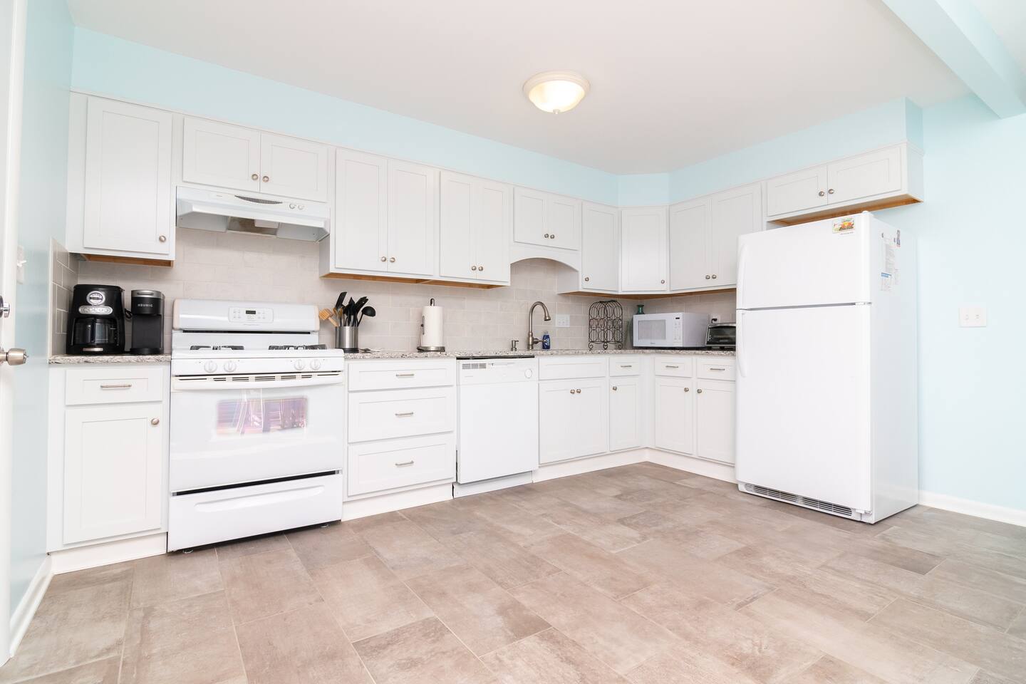*Walk to the Beach* Ocean Block Condo - Pool photo 25