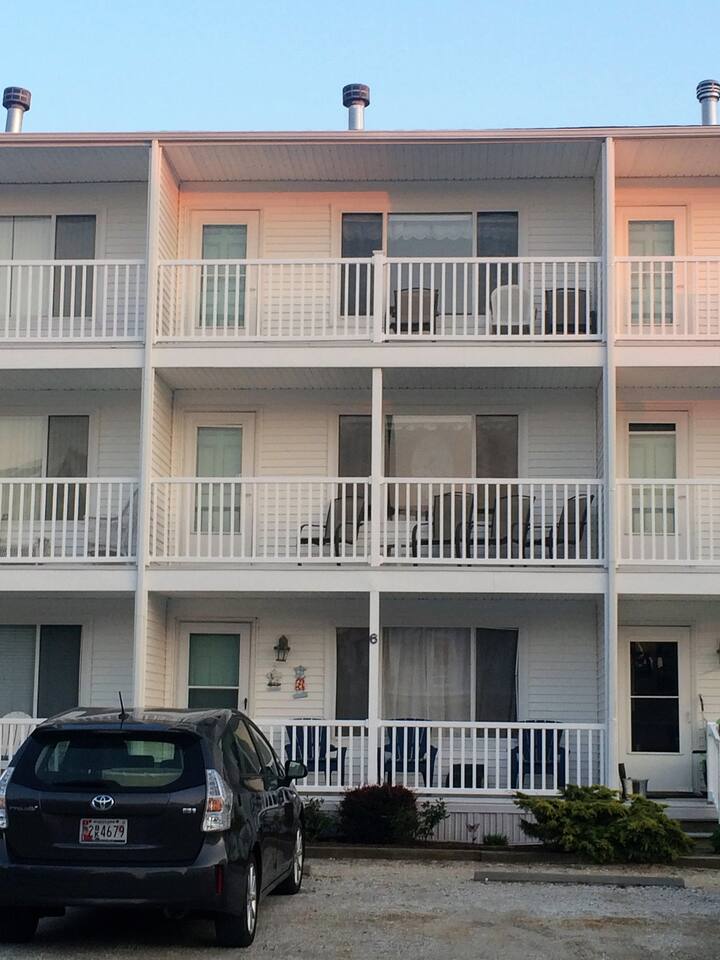 *Walk to the Beach* Ocean Block Condo - Pool photo 35