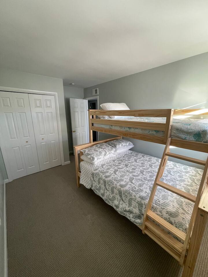 *Walk to the Beach* Ocean Block Condo - Pool photo 44