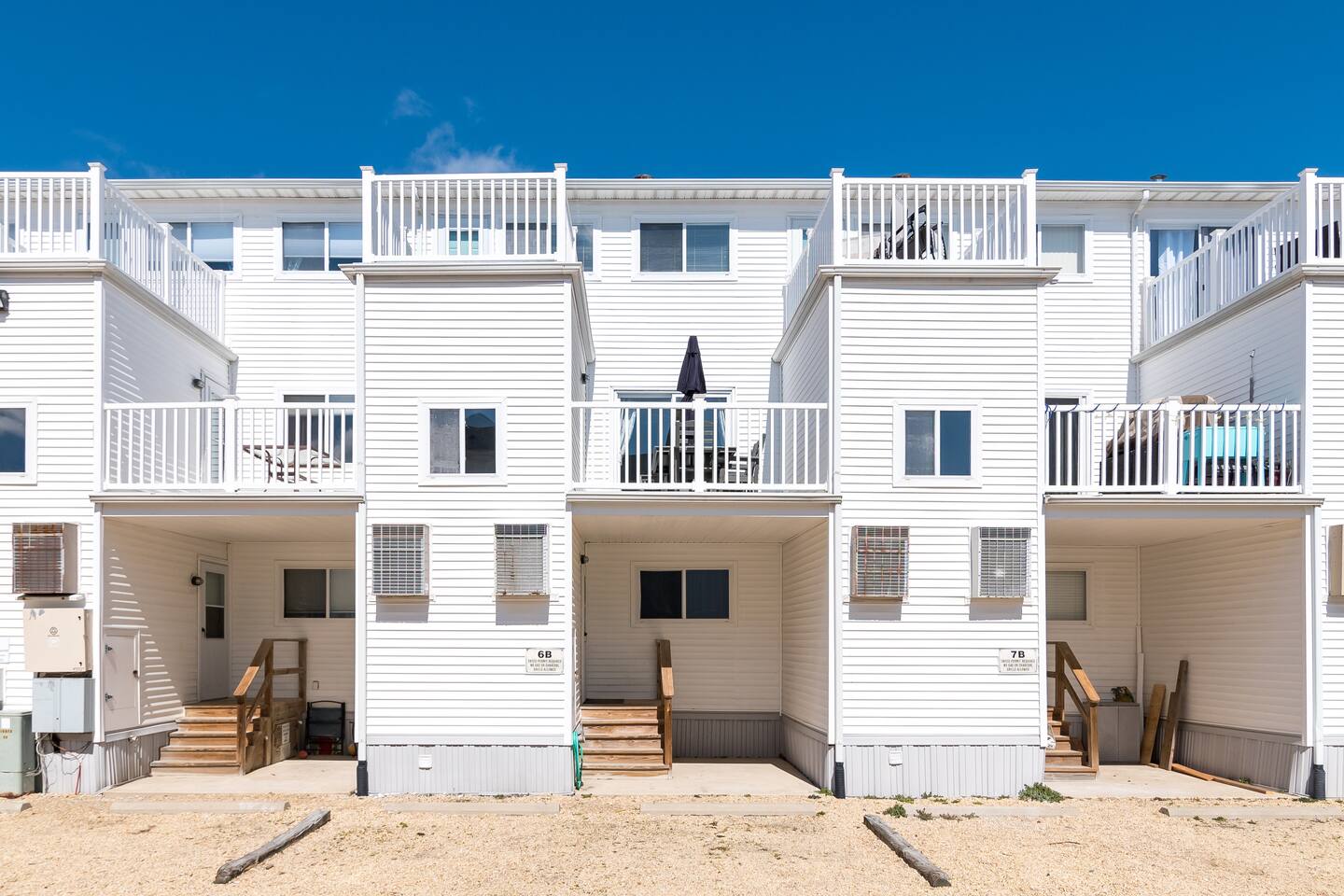 *Walk to the Beach* Ocean Block Condo - Pool photo 38