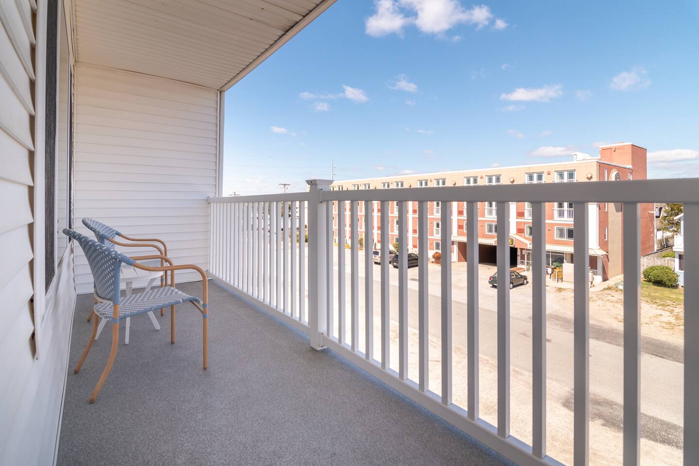 *Walk to the Beach* Ocean Block Condo - Pool photo 10