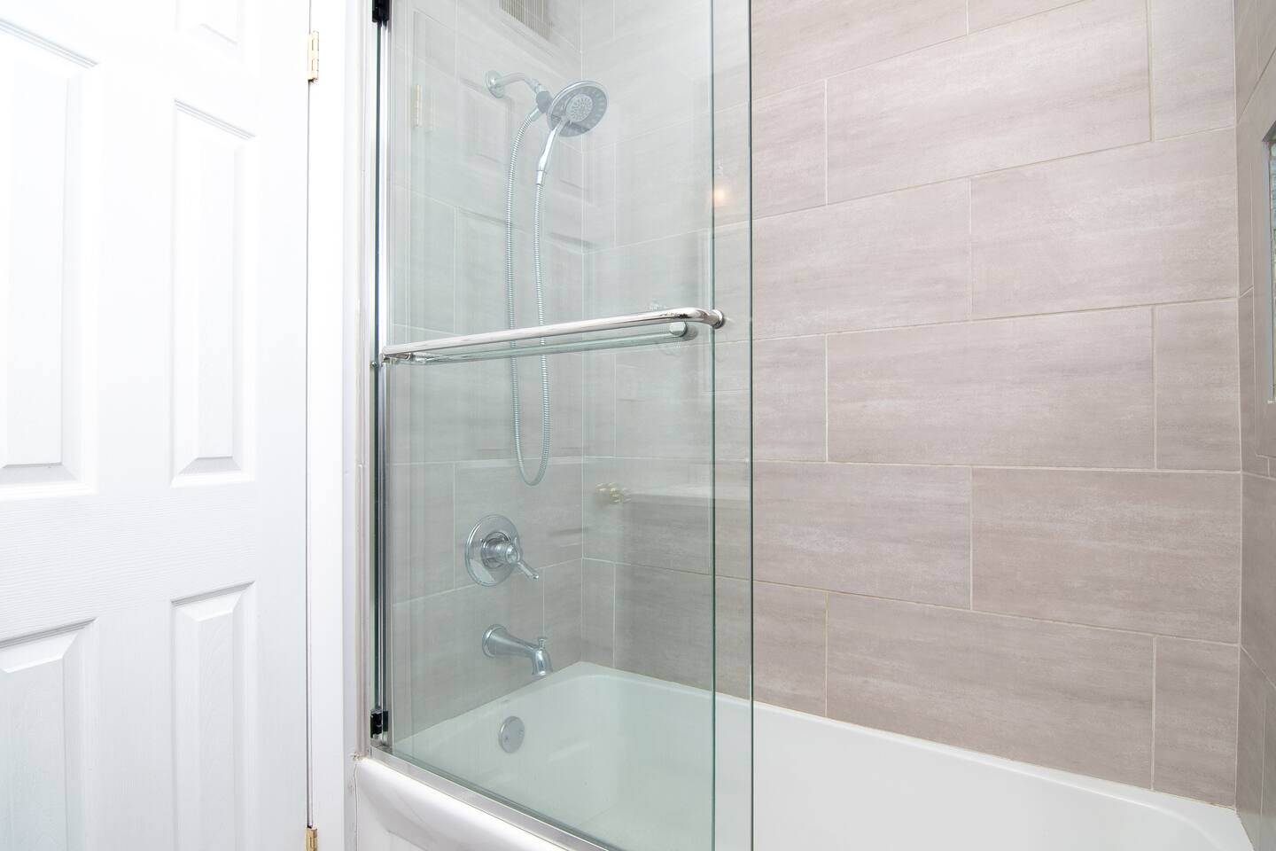 *Walk to the Beach* Ocean Block Condo - Pool photo 21