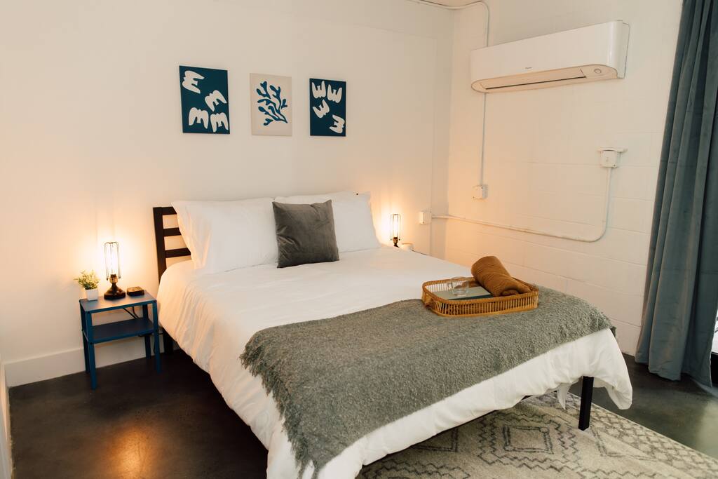~The Amelia~ Rooftop | Skyline | Cozy | Walkable