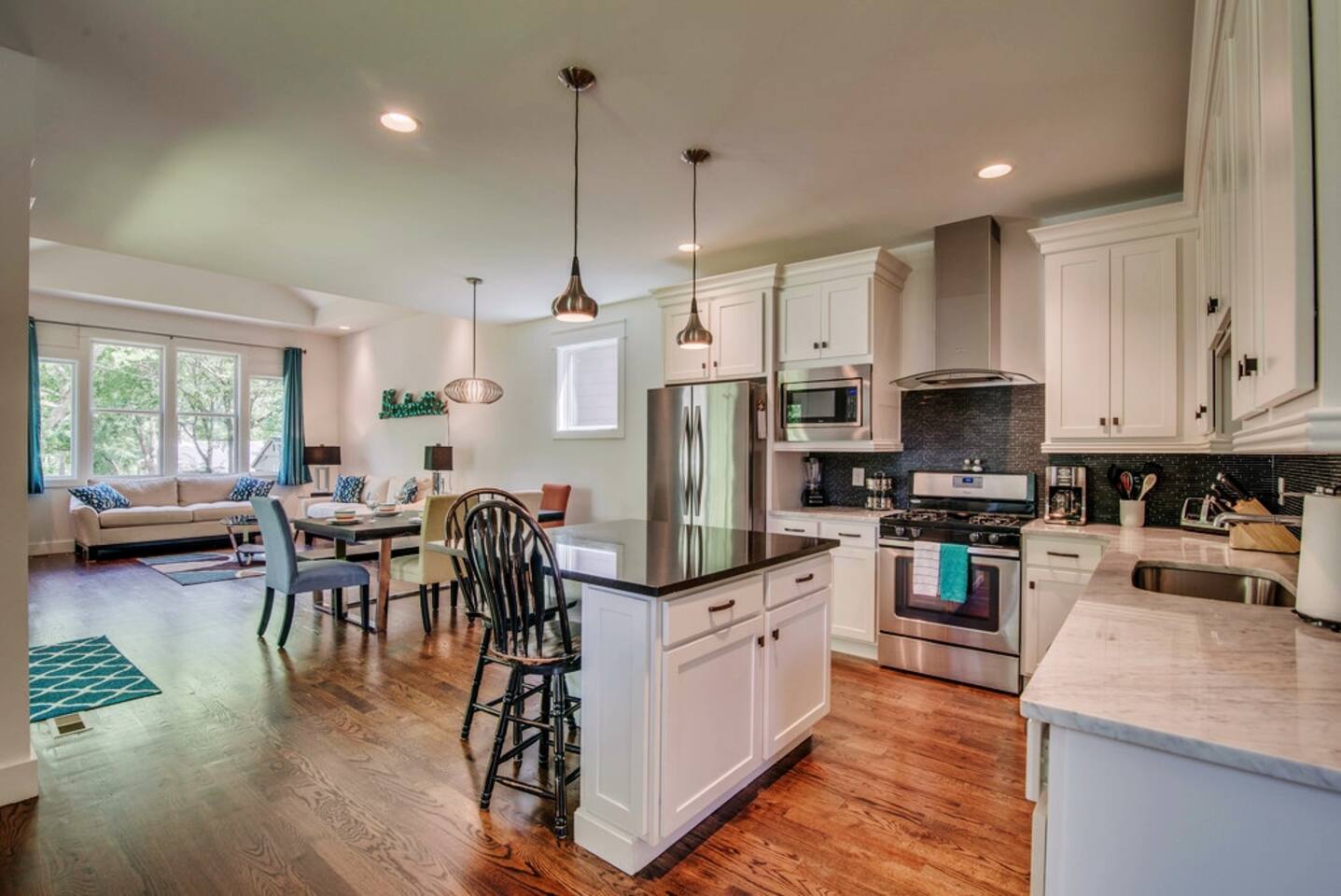 **Fabulous 4 Bedroom Home Close to Broadway**