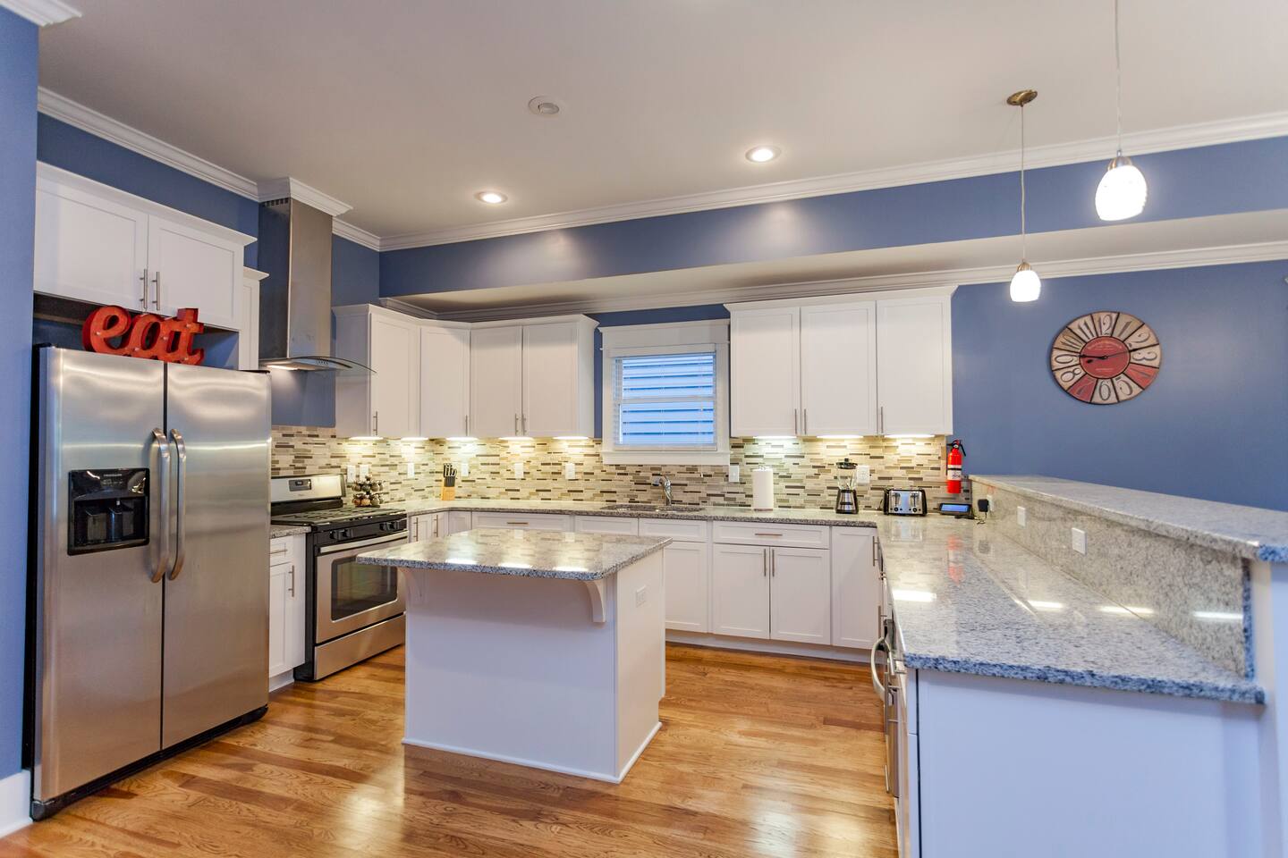 Wonderful 6 Bedroom Master Home with Roof Deck