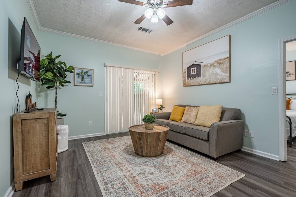 1BR Escape | Smart TVs, King Bed & More!