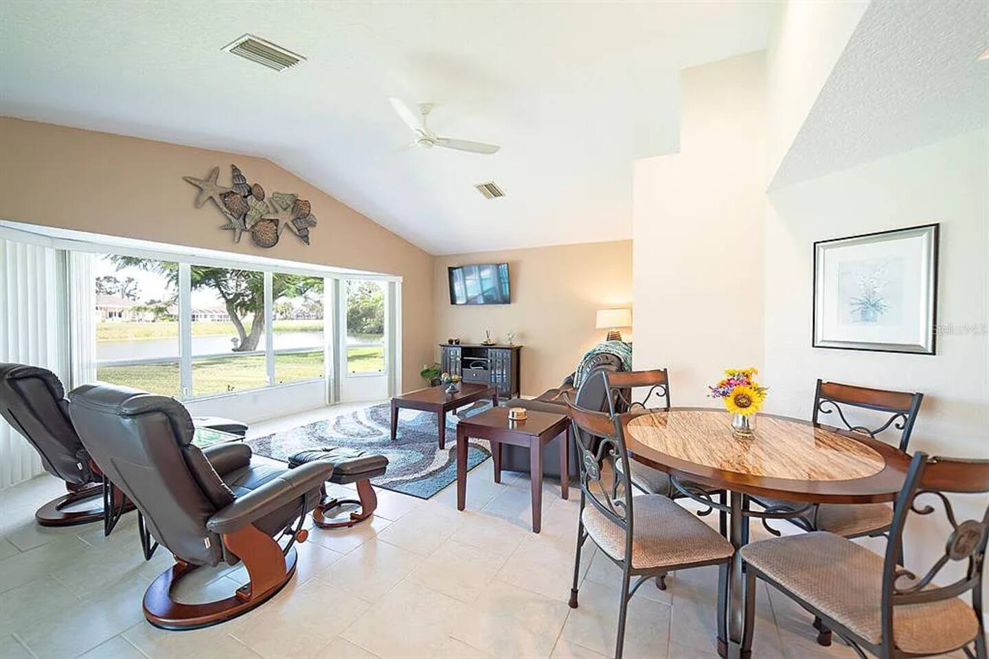 3bd/2ba Home with Heated Pool & View!