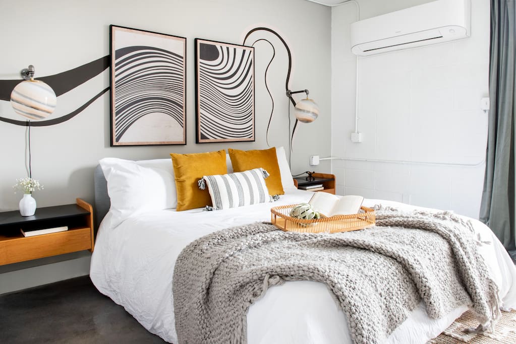 The Layla – Walkable Downtown Apartment + Rooftop