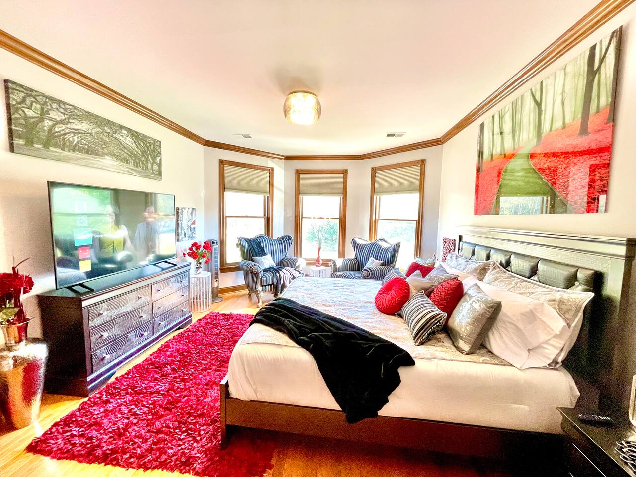 Euphoria King Suite - Farmstay w/ Alpacas & Horses