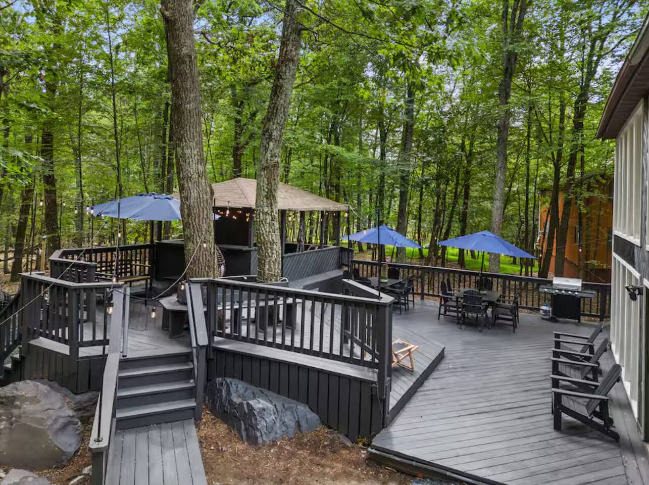 5BR Poconos Heaven! Hot Tub, Fire Pit, Jungle Gym