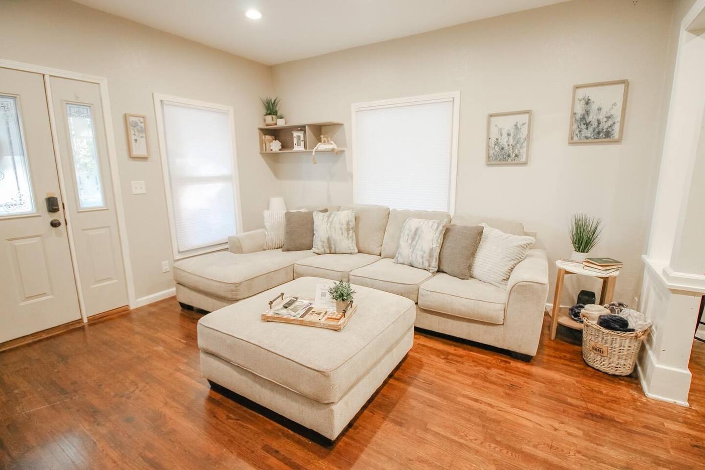 Fenced Yard and Patio W Grill plus Game Room - Holiday Home