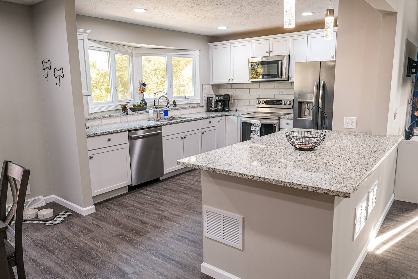 2 Full Bath | Deck | 500Mbps