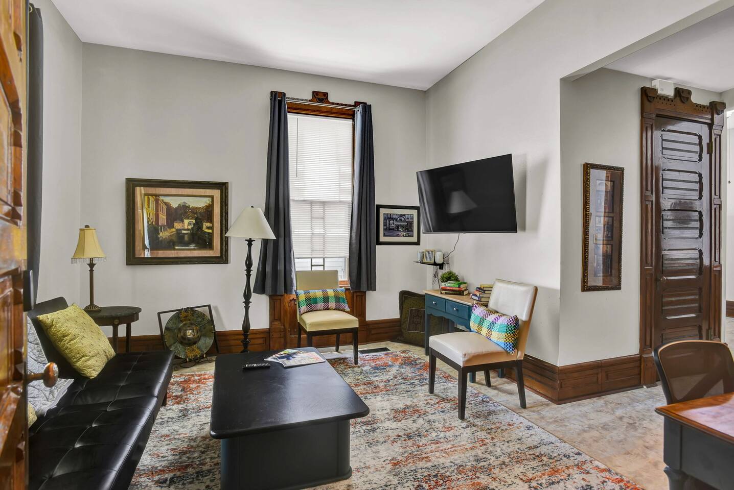 Kg Bd Full Condo steps to hospitals & Capitol -1