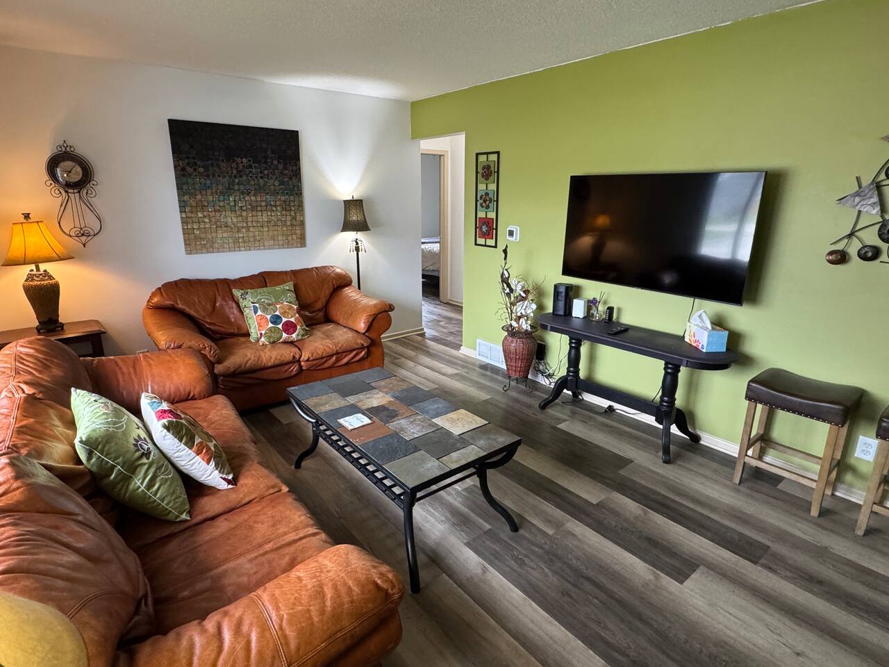 Des Moines 3Bdrm K&Q Bds quiet - finished lwr lev