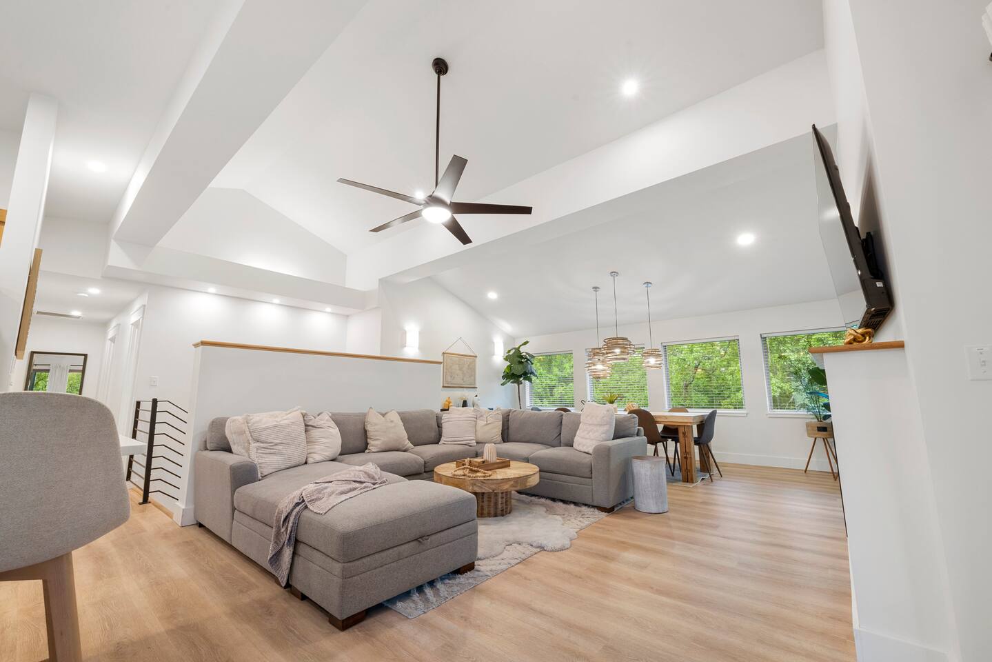 Lakefront Luxe! 6BR w/ Fire Pit