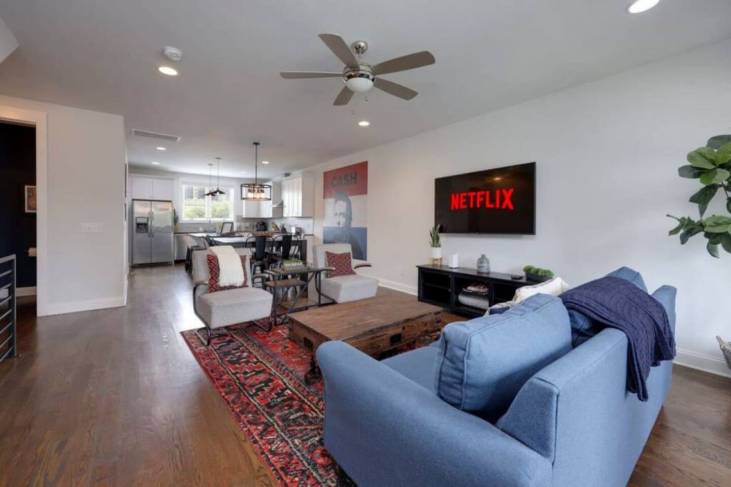 10 to Broadway w/ Movie Theater & Views of Geodis!