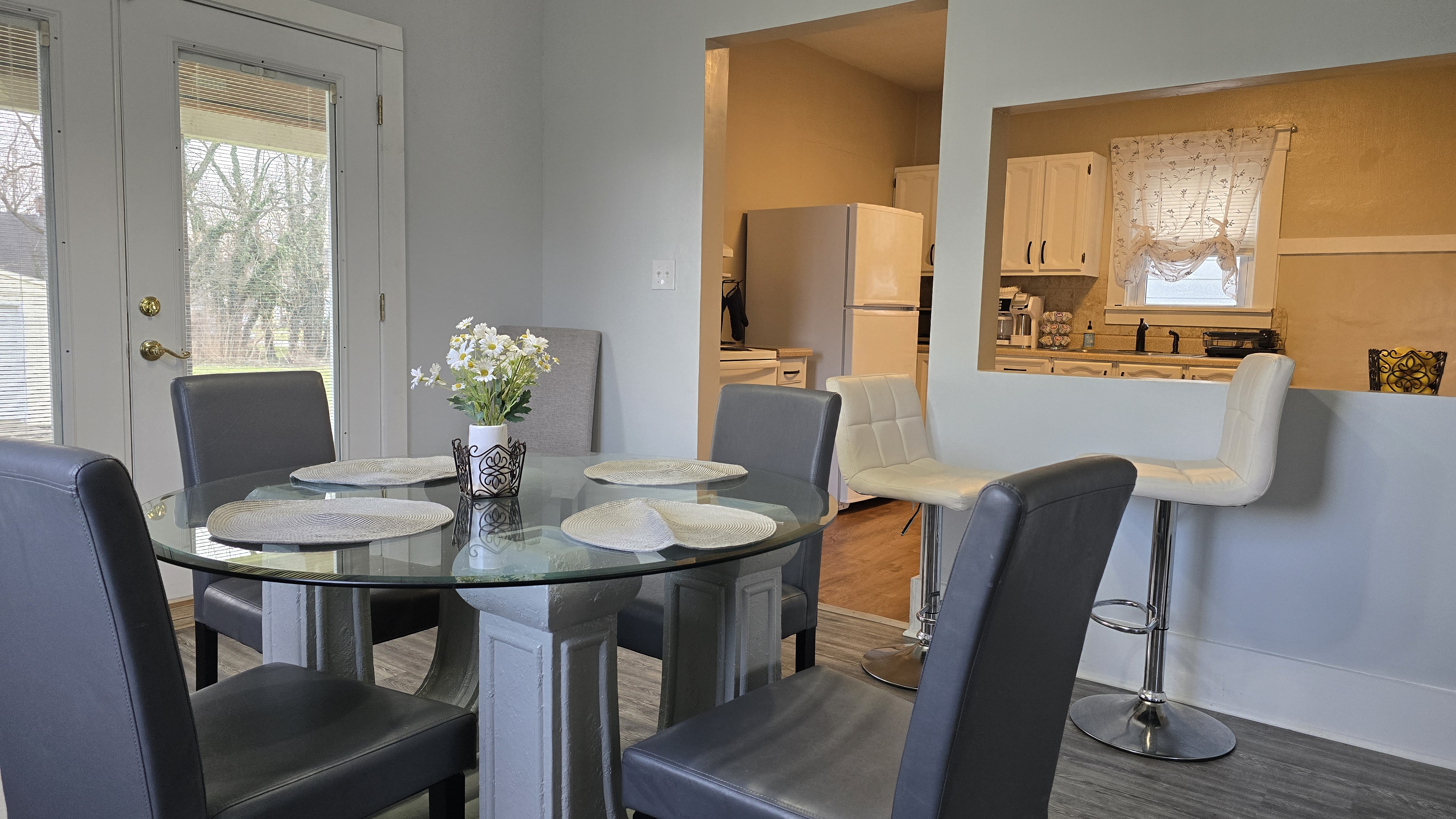 Niles Spacious 2-Story Family & Work Haven