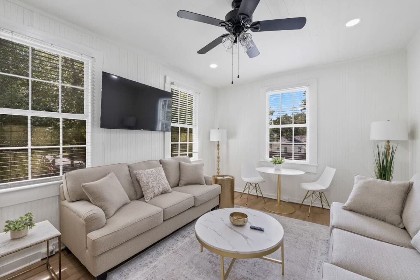 Intimate Midtown Home— Huge Backyard; Mardi Gras