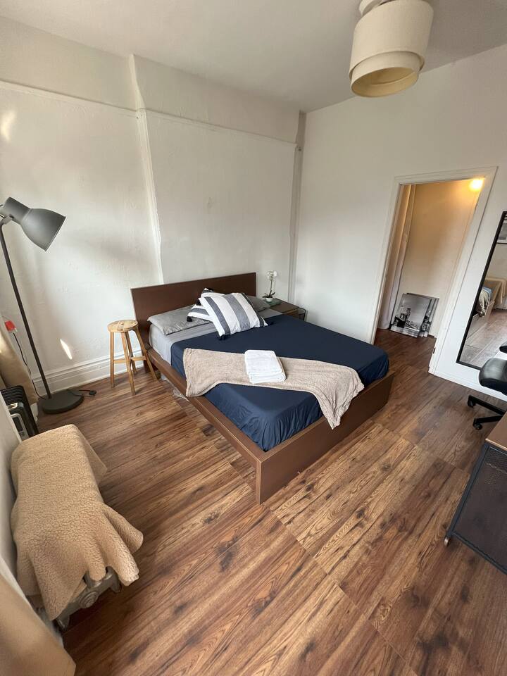 Hells Kitchen Street View Room