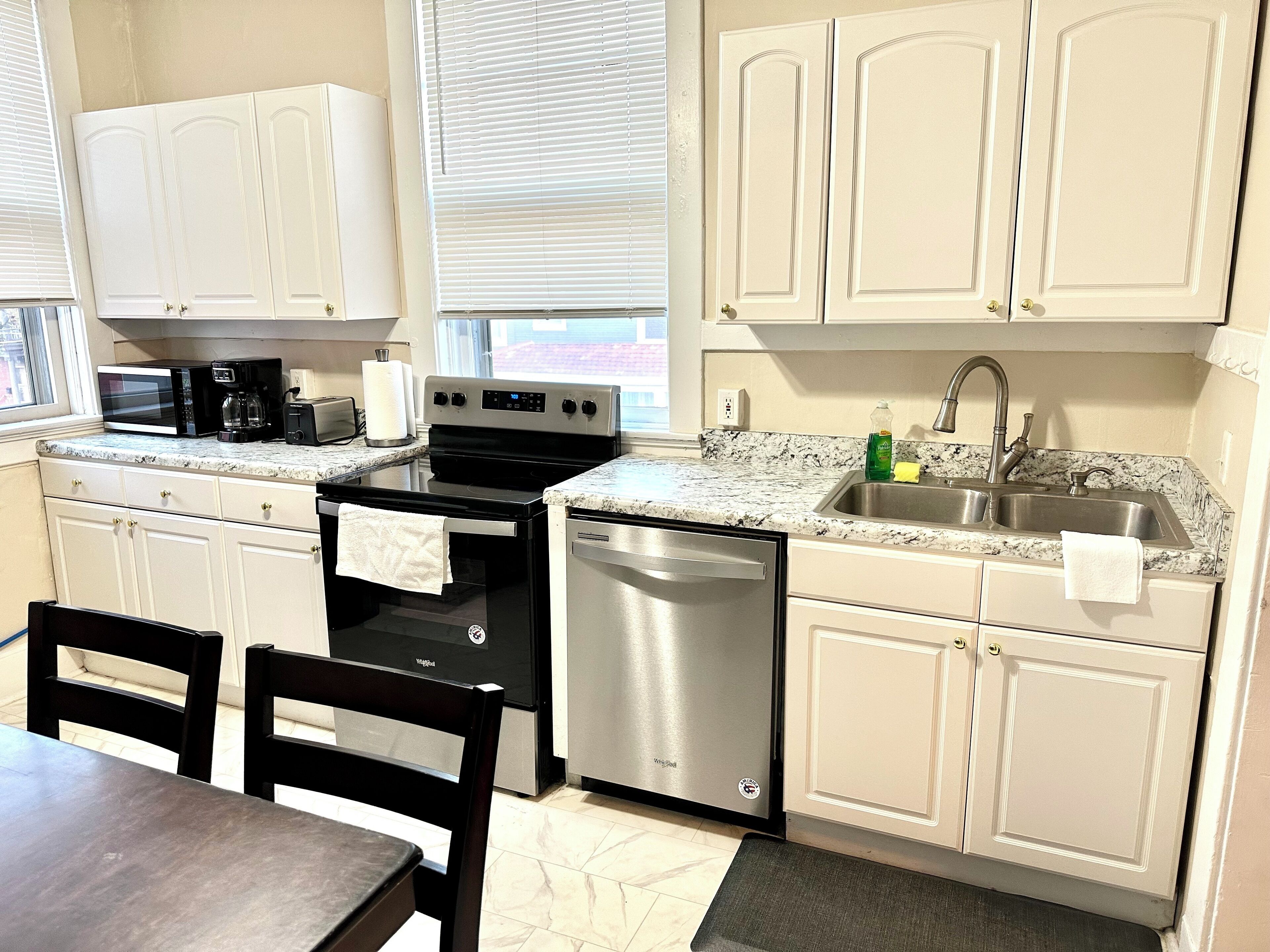 The Harrison G | KING 1BD/1BA Apt near Riverfront