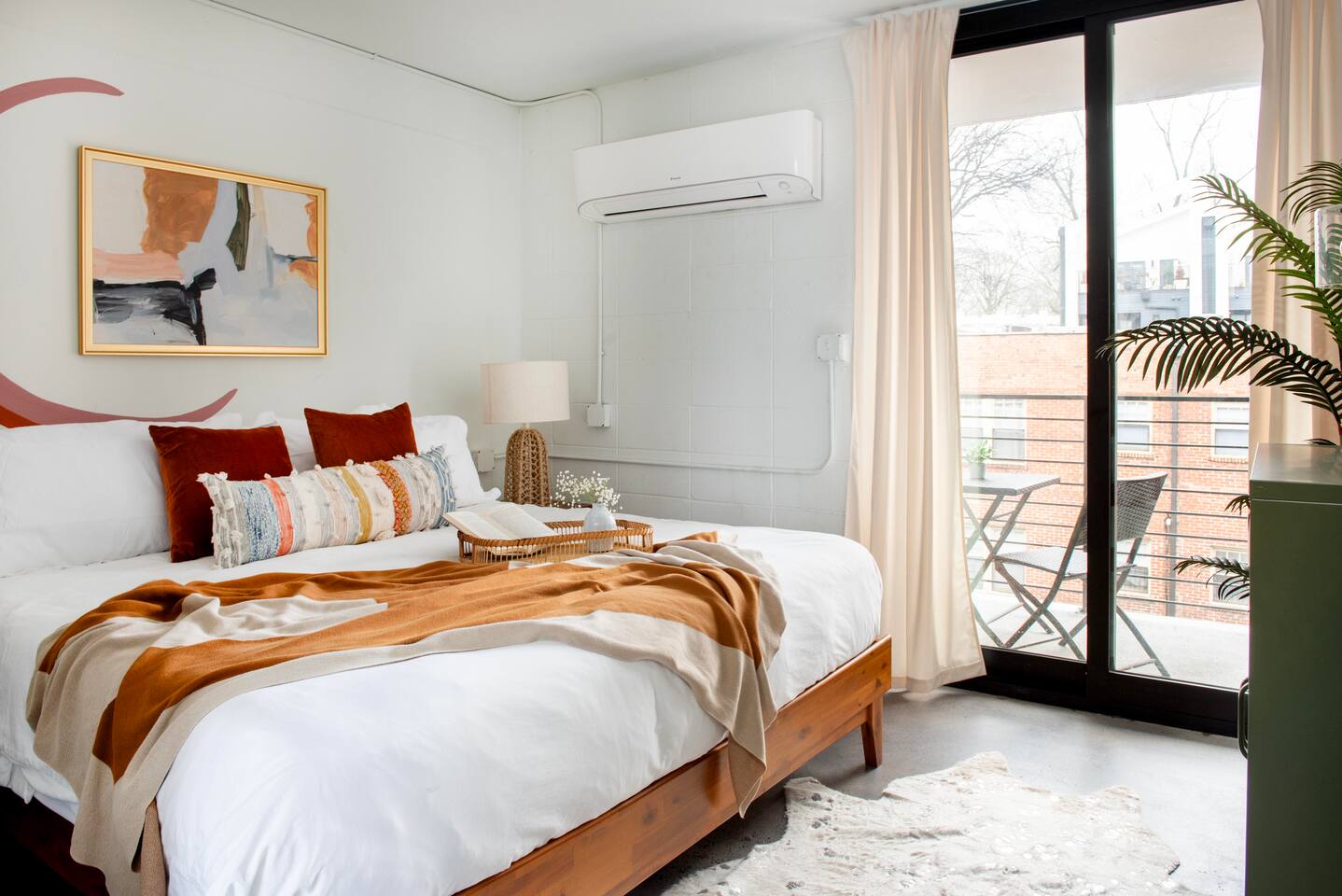 The Audrey – Downtown Atlanta Apartment + Rooftop