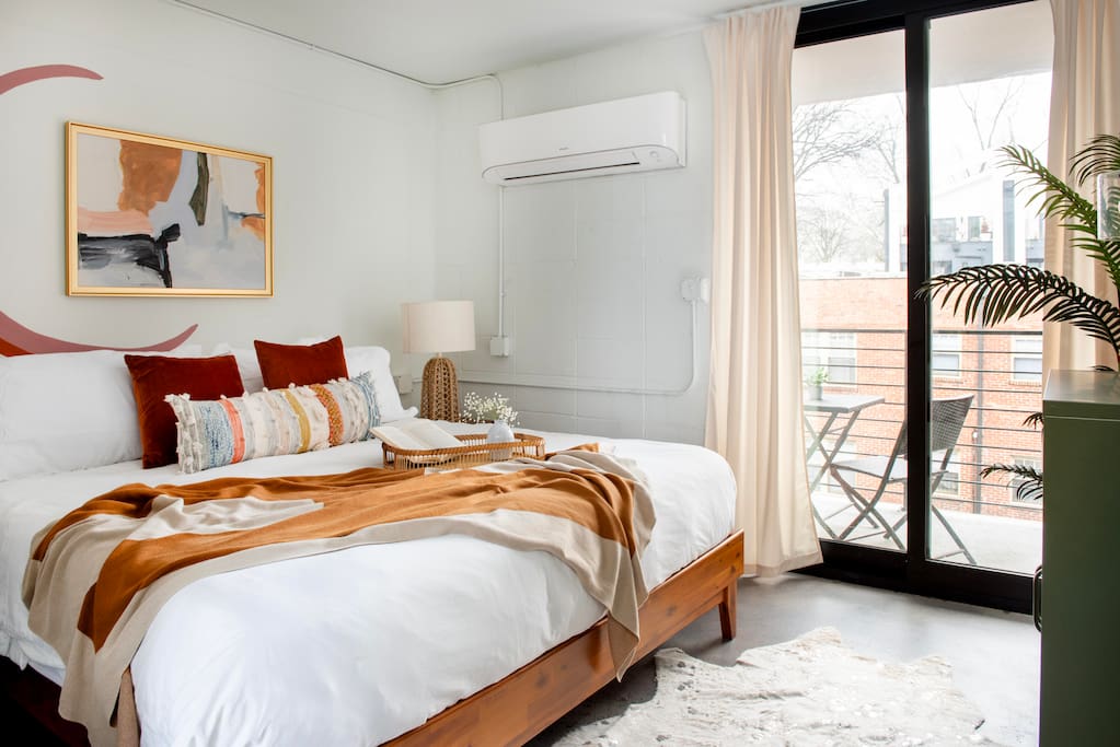 The Audrey – Downtown Atlanta Apartment + Rooftop