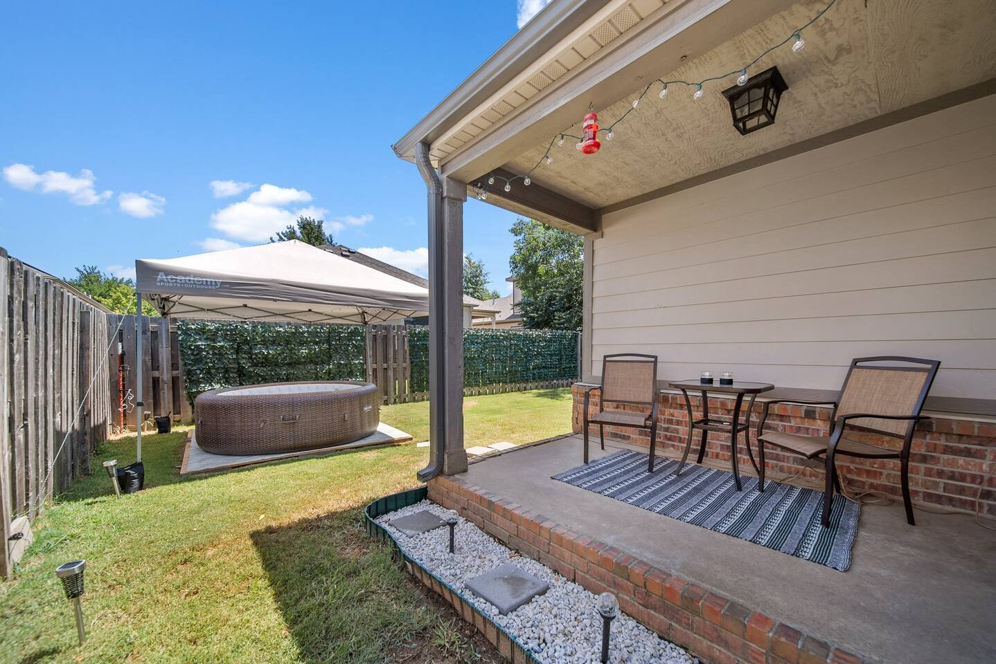 NWA Retreats: The Cozy Hot Tub + Game Room Home in Fayetteville