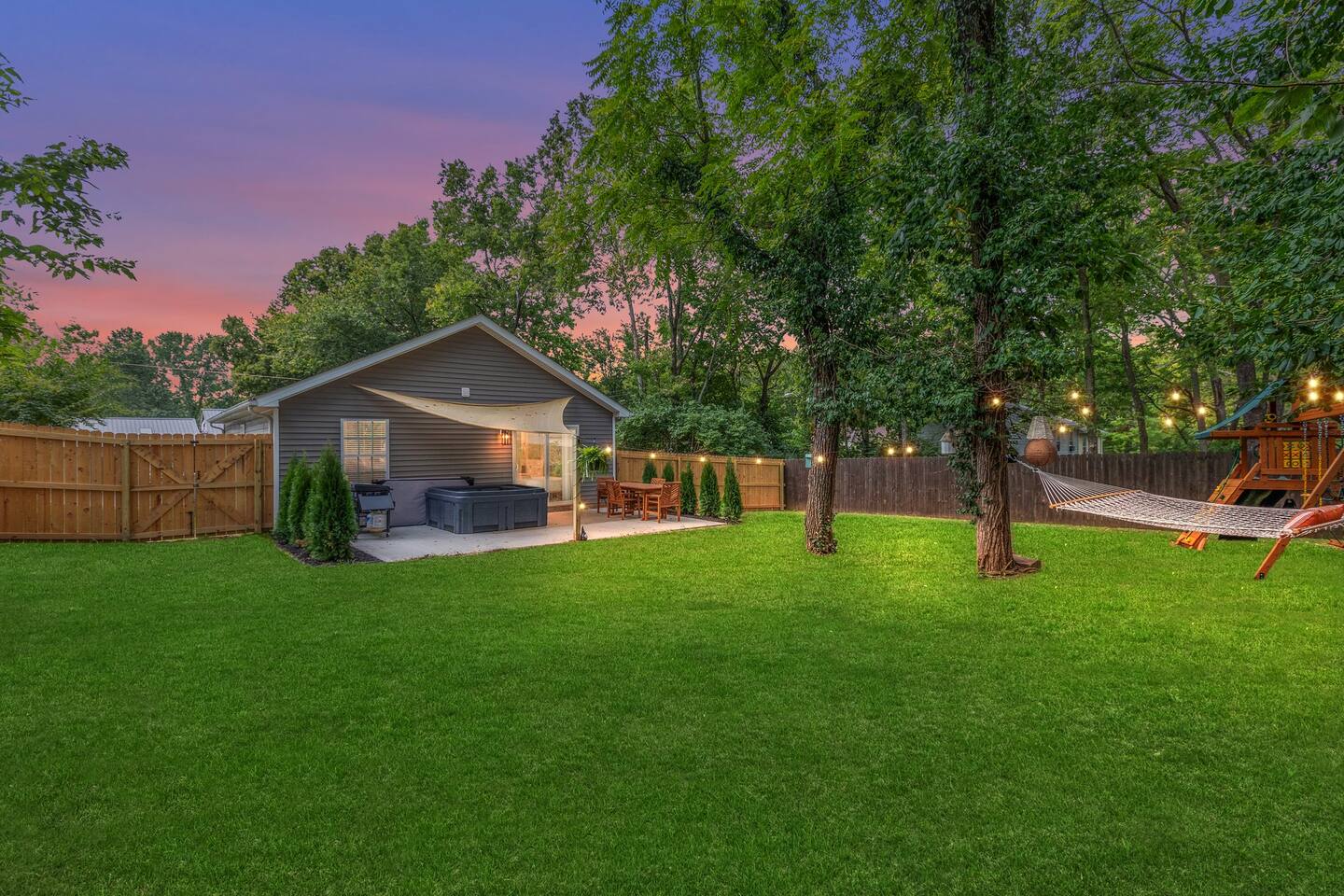 The Luxe/HotTub/Playground/12min KHP/30min Ark