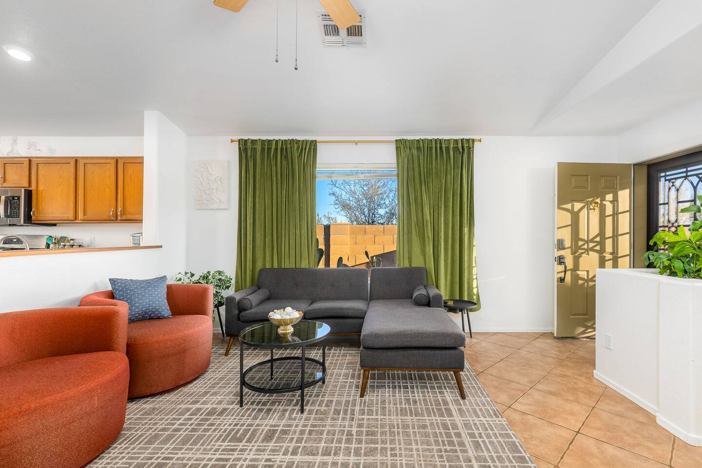 Secluded Retreat: Private, Beautiful Home Wow