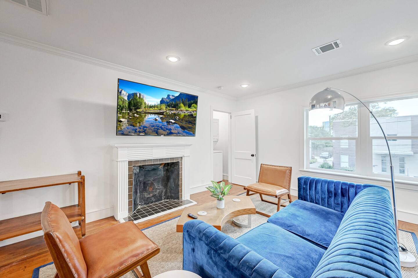 1711 Maryland 2KING/1BA Top Apt Duplex Pets Ok!