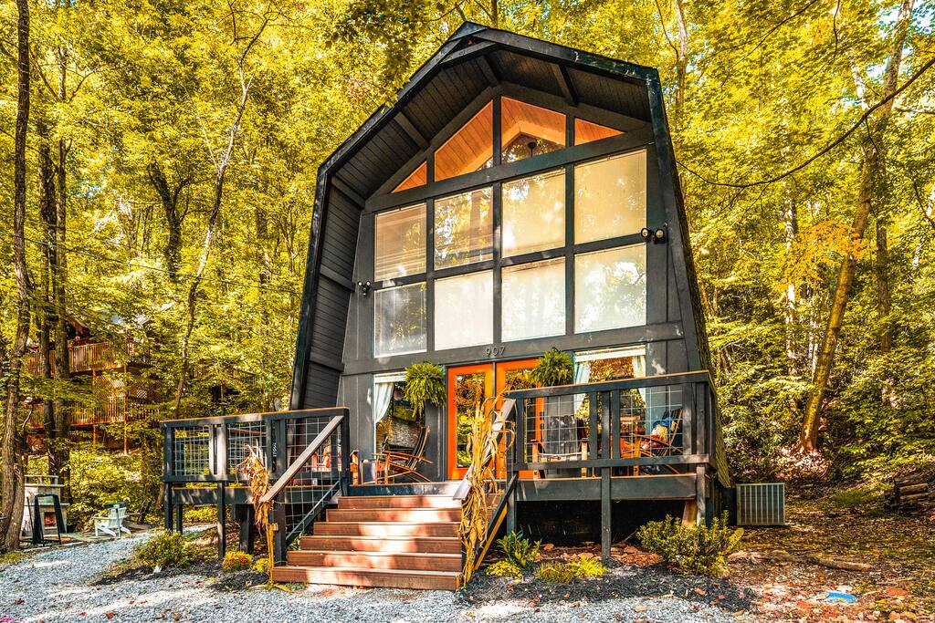 Fall Foliage | Hot Tub • Fireplace • Dogs OK