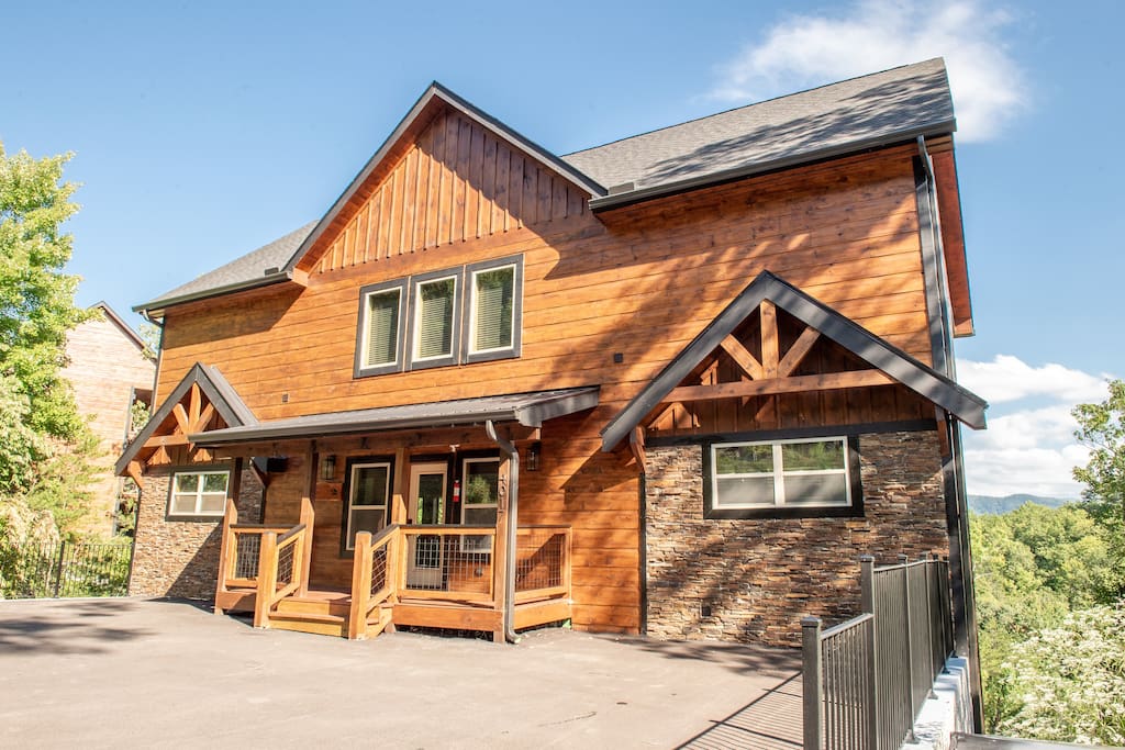 Large Lux Cabin-Pool Community-3600sq ft-Parking