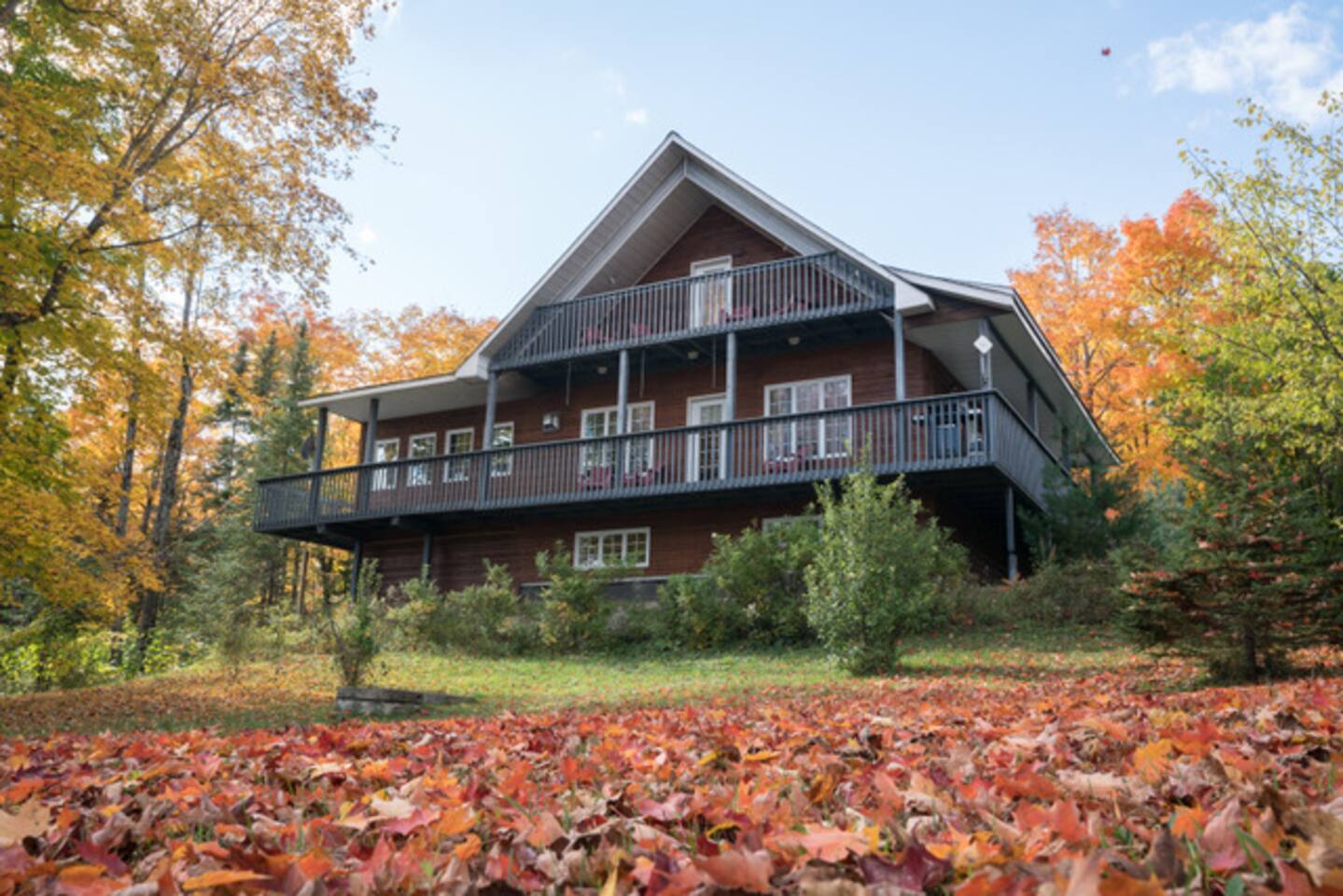 Spacious, Cozy Waterfront Cottage & Spa in BlueSea - Holiday Home