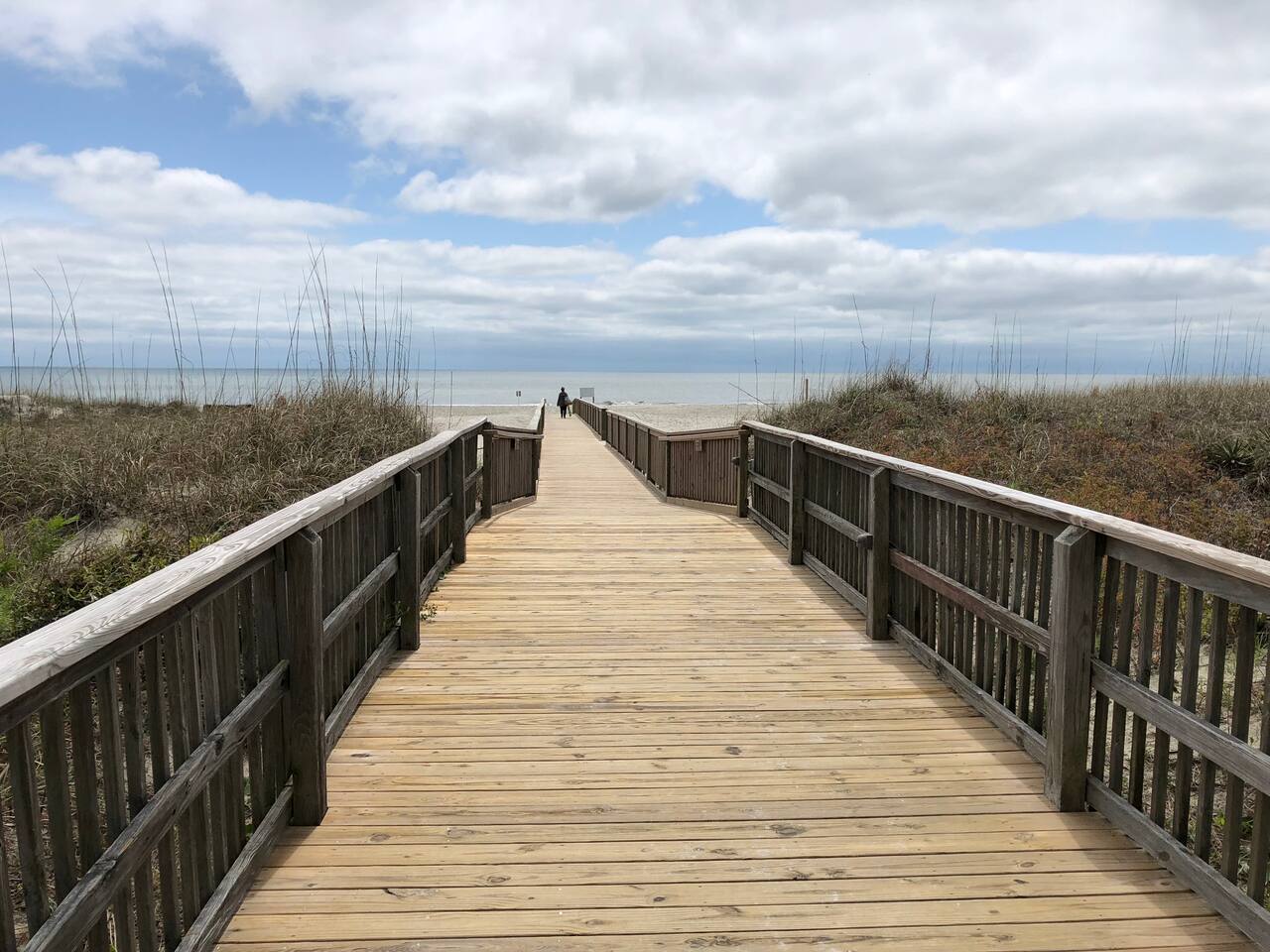 2B/2B Beachfront Complex w/ 3 Restaurants