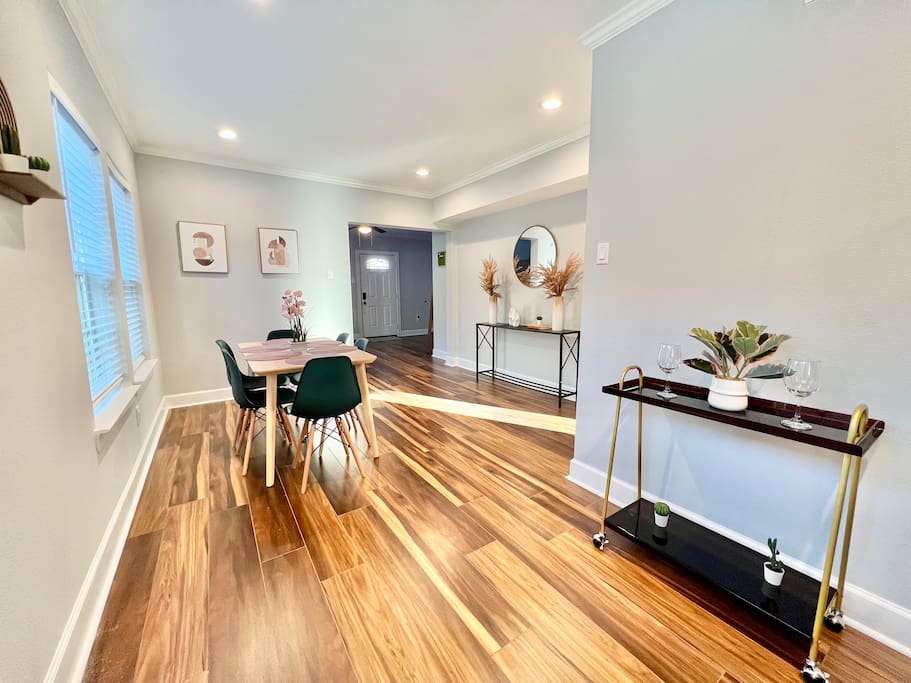 Montrose Gem 2BR 6 Sleeps 2 Baths