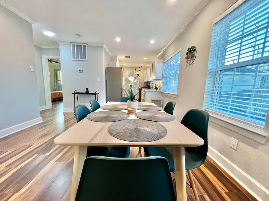 River Oaks Montrose 2BR 6 Sleeps Central Location